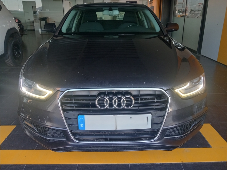 Audi A4 S LINE foto 2