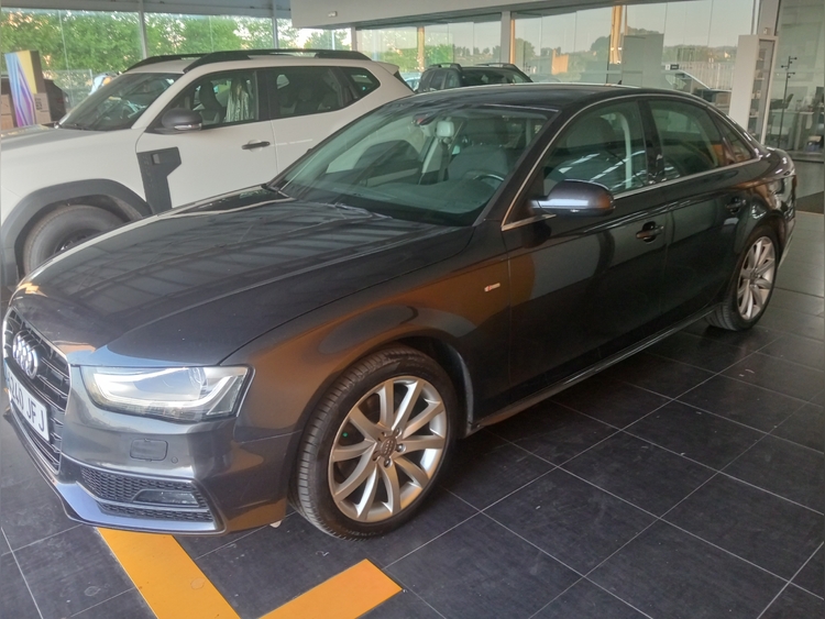 Audi A4 S LINE foto 3